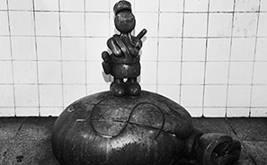 Subway Token Figures : Art : Subway : New York : Tom Otterness : Personal Photo Projects : Photos : Richard Moore : Photographer